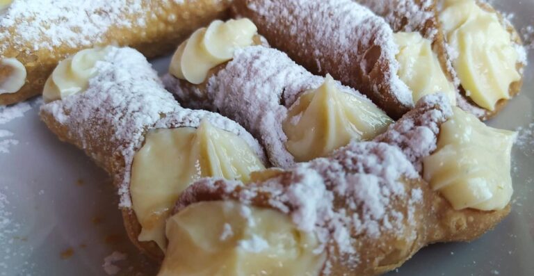 Cannoli messinesi: la ricetta originale e i segreti della crema perfetta